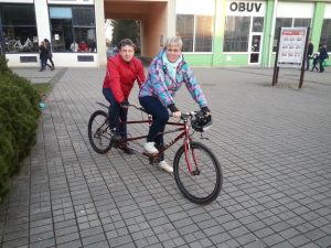 Read more about the article Nadácia prispela na tandémový bicykel nevidiacemu Attilovi Antálovi